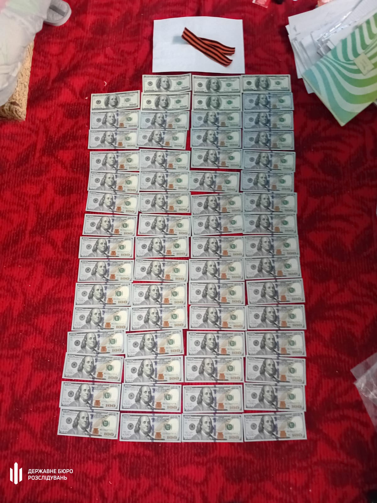 За гроші міняли водійські посвідчення без присутності власників: ДБР викрило схему у сервісному центрі на Херсонщині