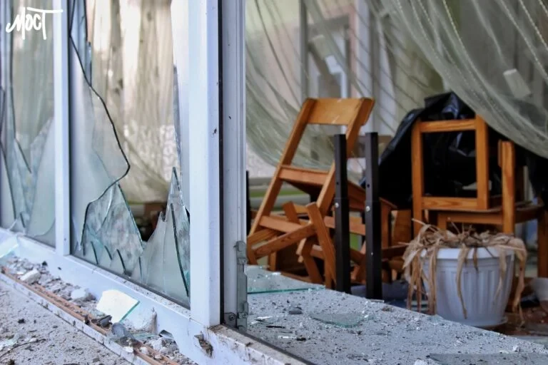 РФ обстріляла Центральний район Херсона: пошкоджені адмінбудівлі та навчальний заклад