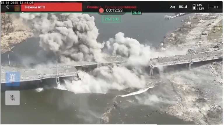 Українські військові здійснили першу в історії операцію зі знищення мосту на Херсонщині дронами