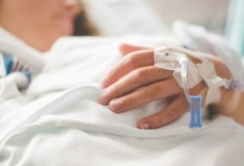 Дівчина, яка викинулася з дев'ятого поверху у Миколаєві, померла у лікарні