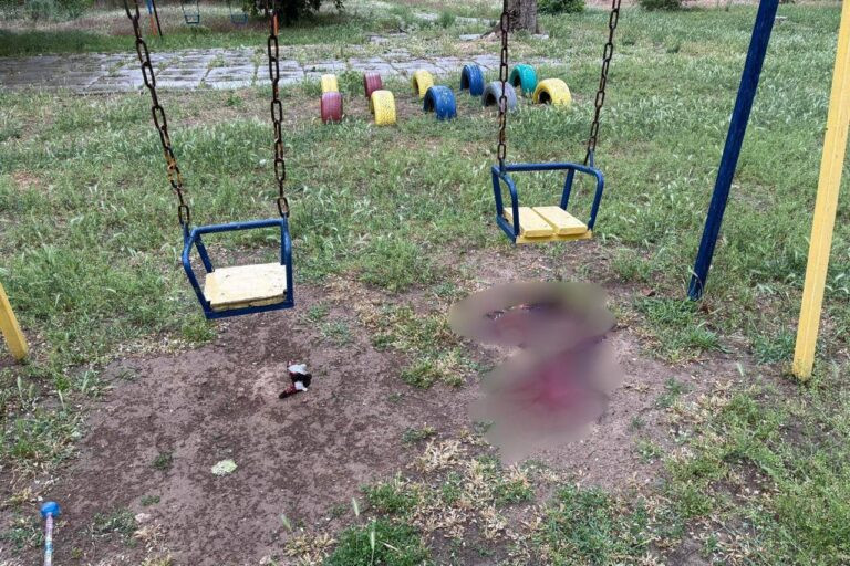 Для родини, яка постраждала через обстріл дитмайданчика в Херсоні, відкрили збір допомоги