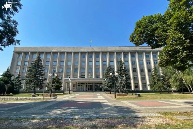 Власник “Пивного дворика” ремонтуватиме авто не тільки облпрокуратури, а й Херсонської міськради