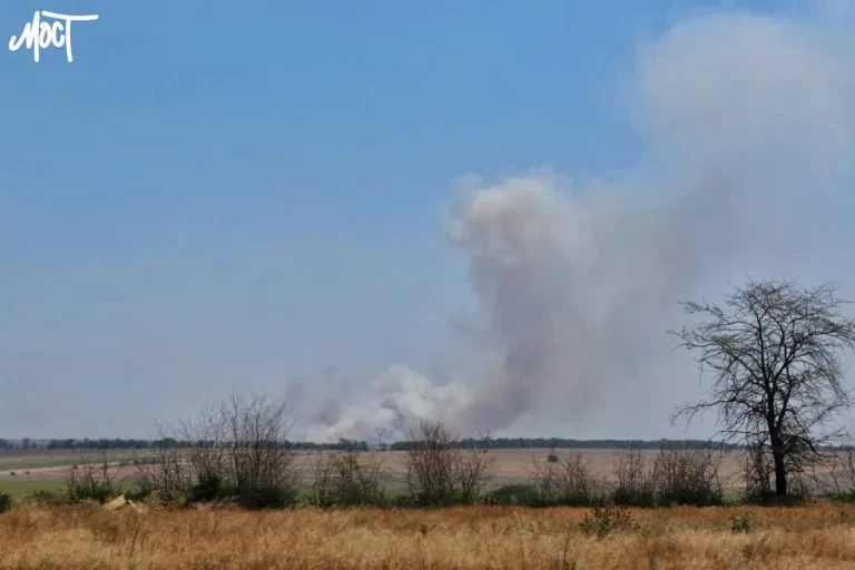 Внаслідок авіаудару РФ на Херсонщині пошкоджені будинки та виникла пожежа