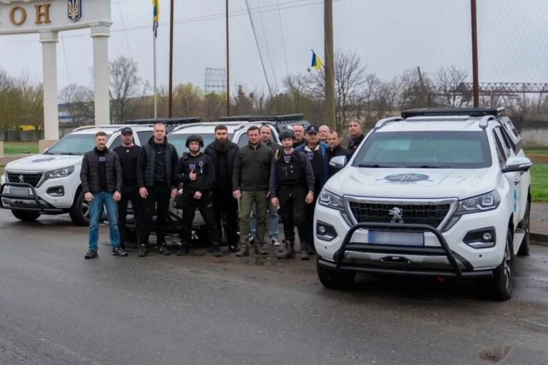 Для евакуації з «червоних зон» на Херсонщині передали броньовані авто