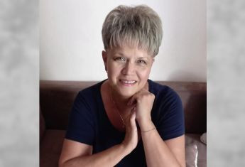 Власницю фотоальбому, який знайшли серед відходів від руйнувань у Херсоні, розшукали: що вона розповіла