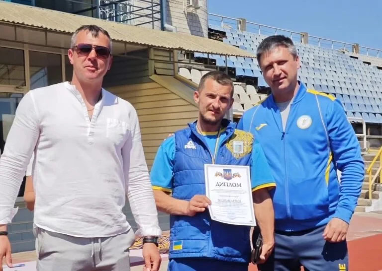 Спортсмен з Олешківської громади виграв три “золота” на чемпіонаті з легкої атлетики