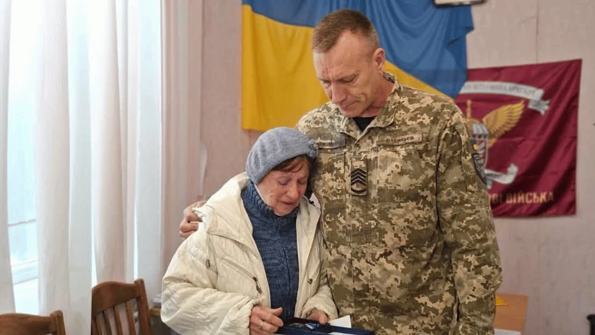 Дружині полеглого військового з Херсонщини вручили його посмертну нагороду