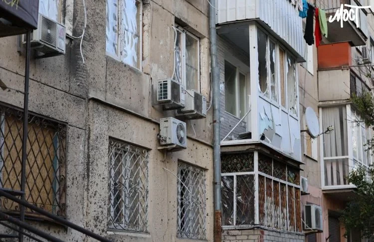 Внаслідок російського обстрілу будинку у Херсоні зруйновано майже 40 квартир