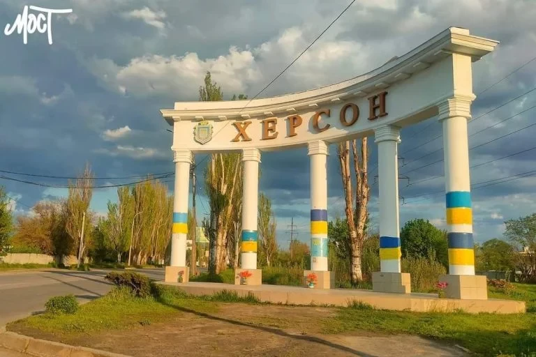 Ідею пам’ятника Херсону в Києві підтримують 45% жителів громади — опитування