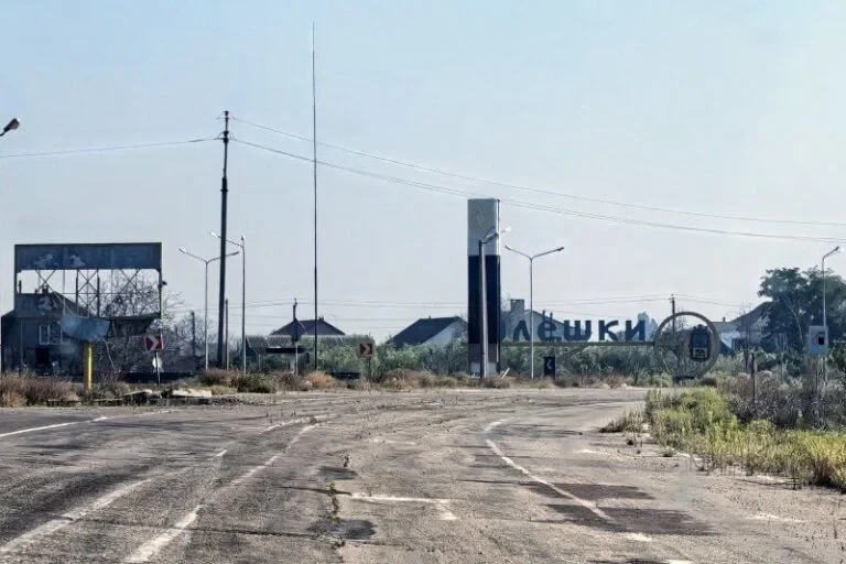 Росіяни крадуть їжу в місцевих жителів Олешок, – WP