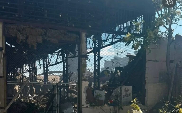 Росіяни вдарили по заводу броварні “Дрофа” у Херсоні (фото)