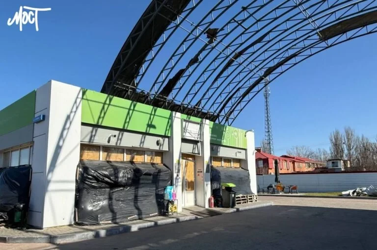 Російський дрон атакував АЗС у Херсоні: постраждали троє працівників