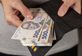 В Україні змінили систему виплат переселенцям: важливо встигнути до 1 травня