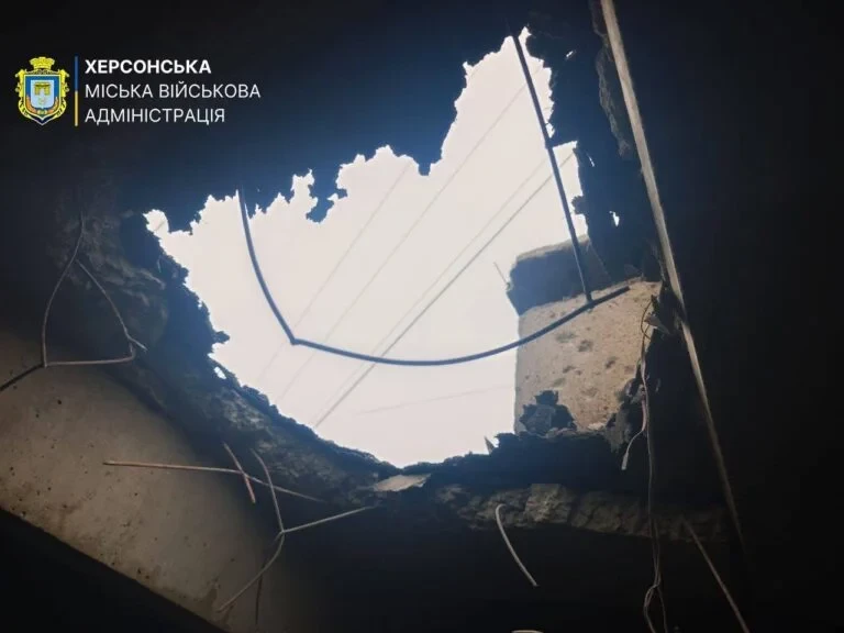 Росіяни знову атакували «Молнією» житловий будинок у Херсоні