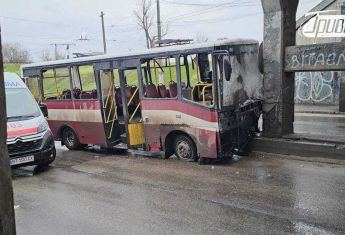 На Херсонщині ворожі дрони щодня виводять з ладу 1-2 маршрутні автобуси