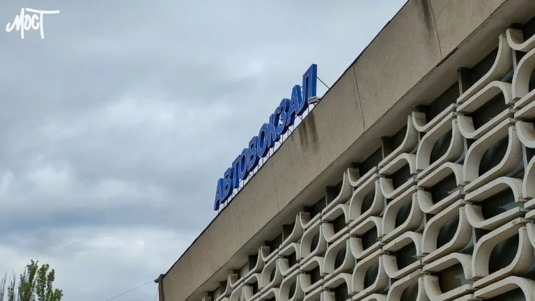 Військові РФ ударили дроном по автовокзалу у Херсоні