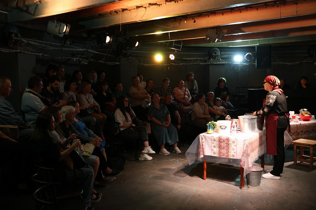 Вистава «Кицька на спогад про темінь»