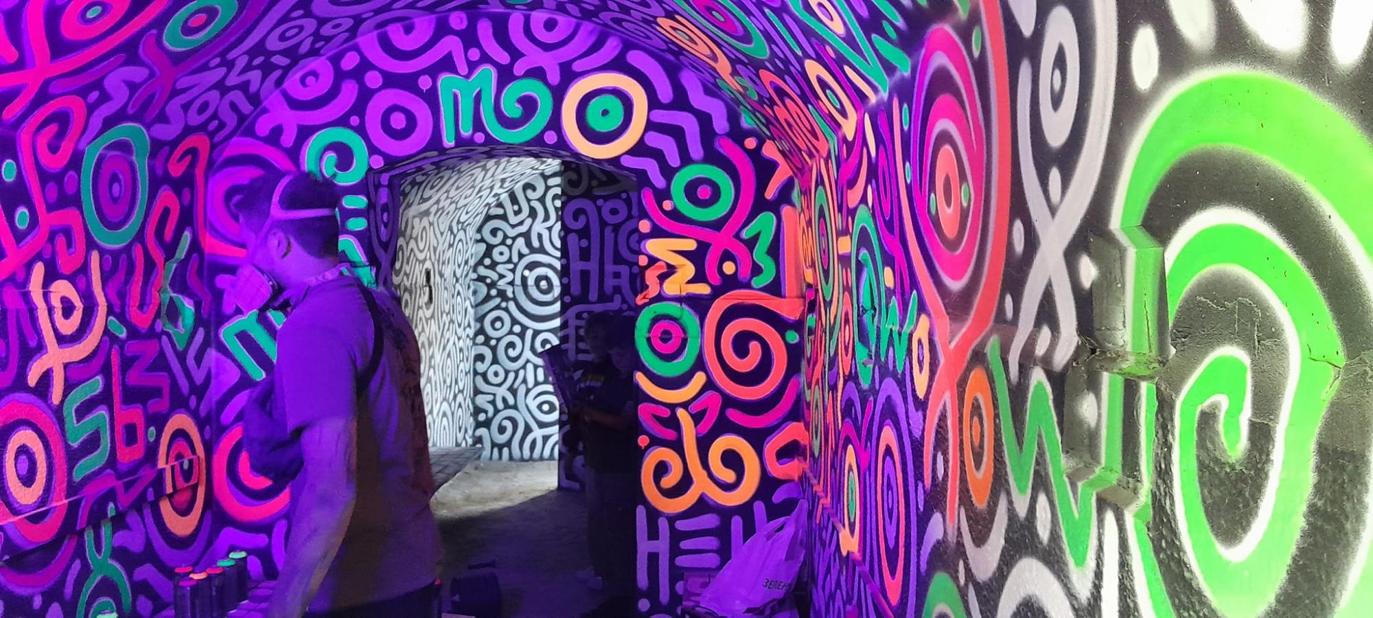 У Херсоні з'явилися унікальні арт-укриття у стилі "кавунового камуфляжу" (фото)