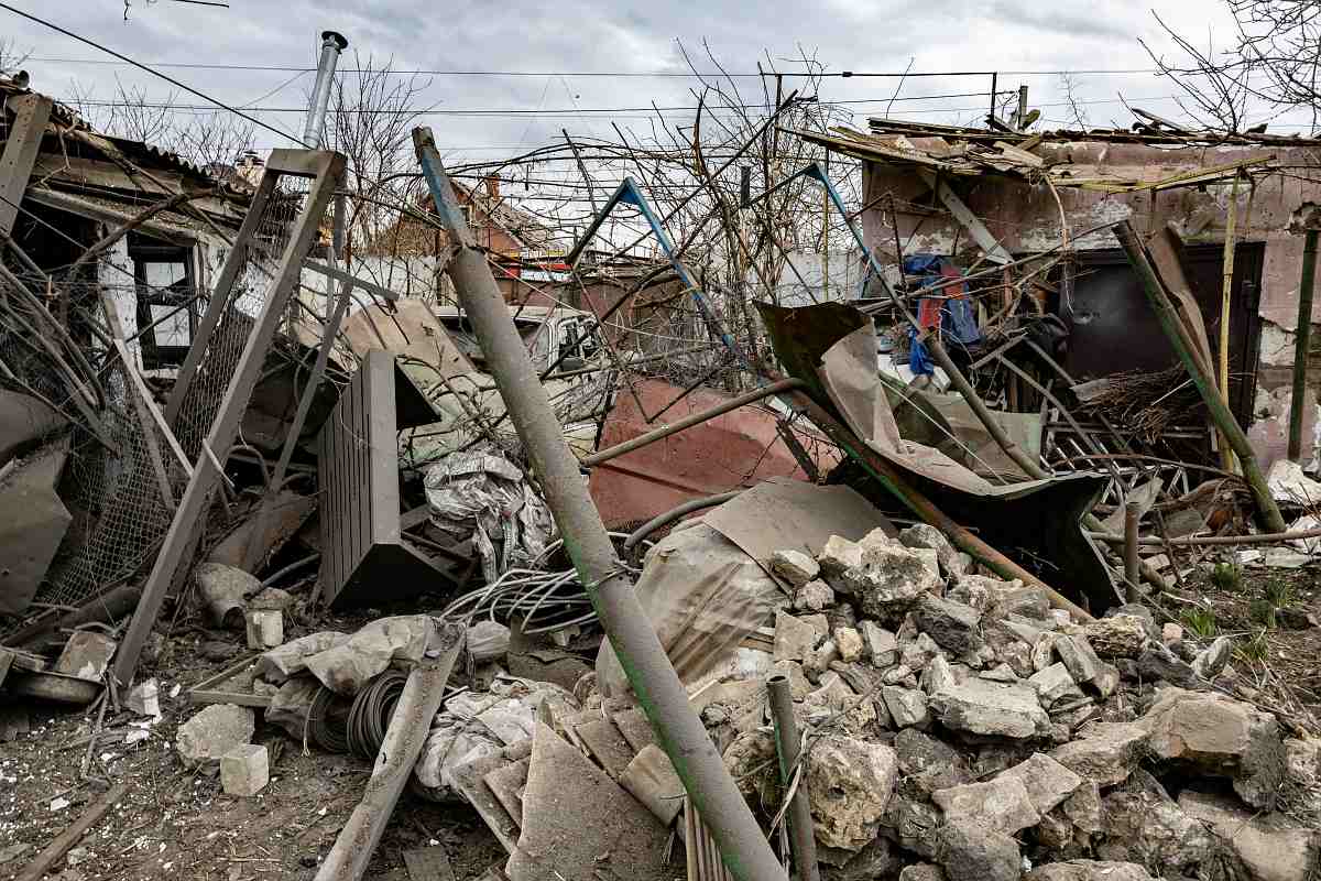 Наслідки прильоту КАБу у приватний сектор в Херсоні