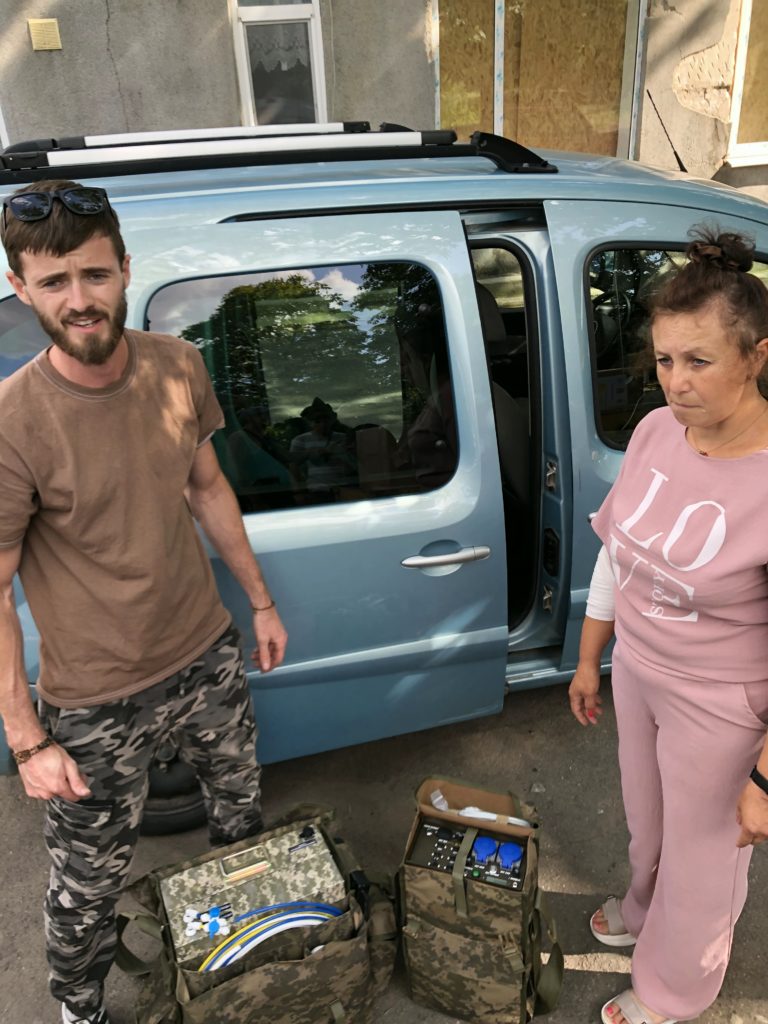 В Козацьке та Веселе, що в 5 км від Каховської ГЕС, волонтери привезли 2 портативні водоочисні системи (ФОТО) 5