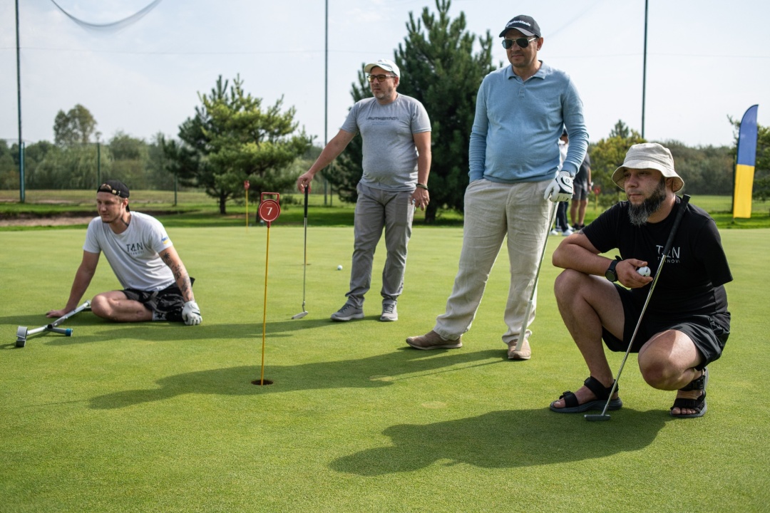 Віталій Матюшин (праворуч)