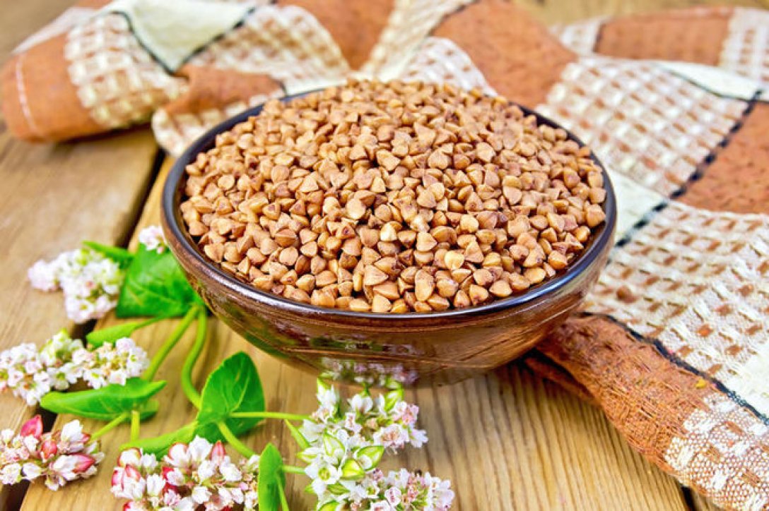 Гречка В этом году аграрии собрали больше гречки, чем обычно, однако потреблять ее некому, поскольку более 8 млн украинцев выехало