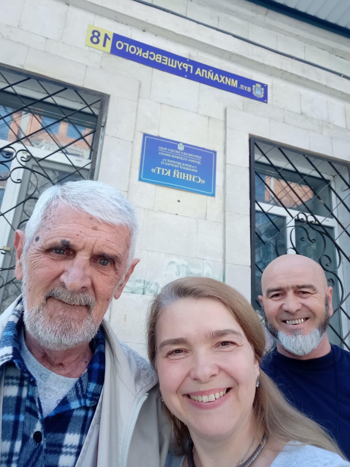 У Херсоні почали встановлювати таблички з новими назвами вулиць, на черзі – зупинки