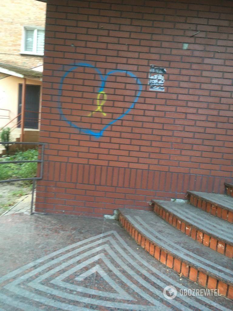  "За ГЕС відповісте": в окупованій Новій Каховці українські патріоти передали росіянам синьо-жовтий "привіт". Фото