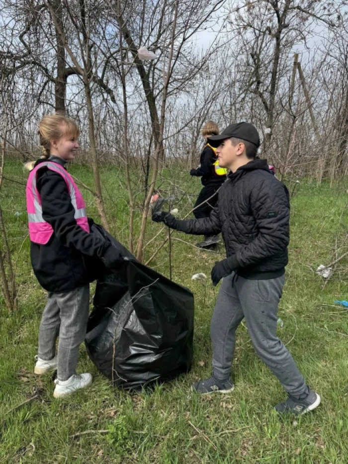 Прибирання у Скадовську 3 квітня 2025 року / Фото окупаційних медіа