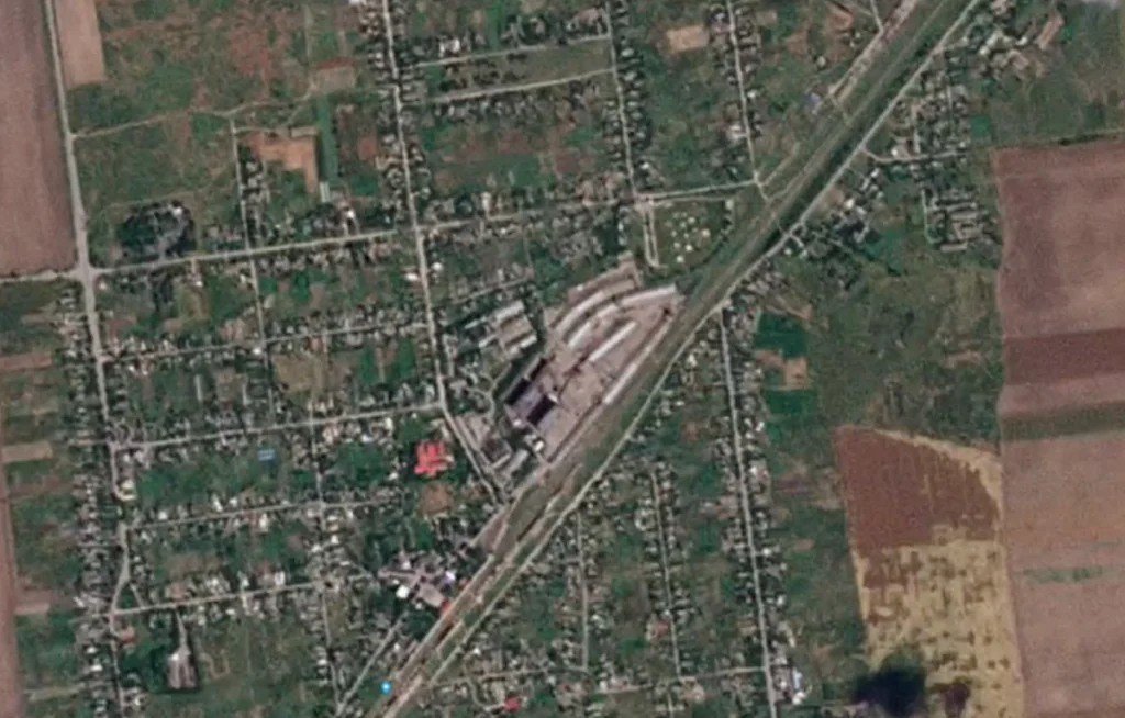 З’явилися супутникові знімки складу боєприпасів окупантів, знищеного в Херсонській області