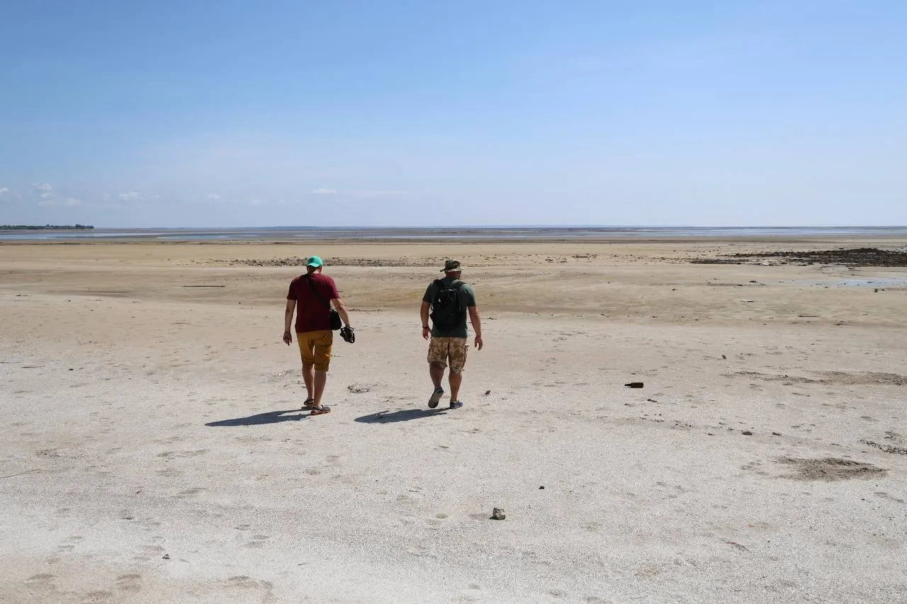 Висохло, як у Африці: у мережі показали, як зараз виглядає Каховське водосховище. Фото і відео