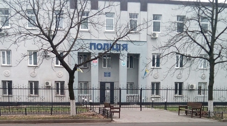 Захоплену будівлю поліції в Новій Каховці окупанти одразу ж перетворили на катівню і в'язницю для цивільних полонених. Фото НоваКаховка.Сіті