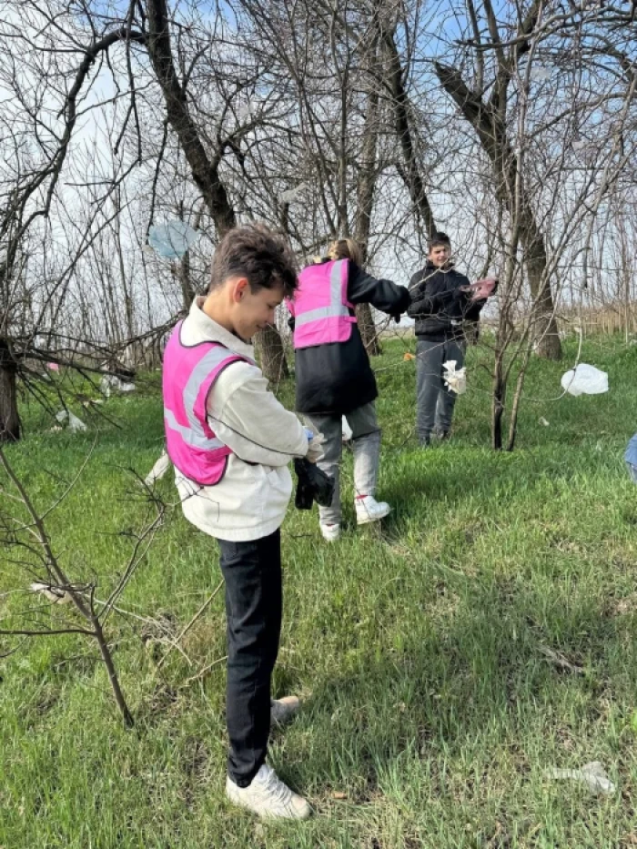Прибирання у Скадовську 3 квітня 2025 року / Фото окупаційних медіа