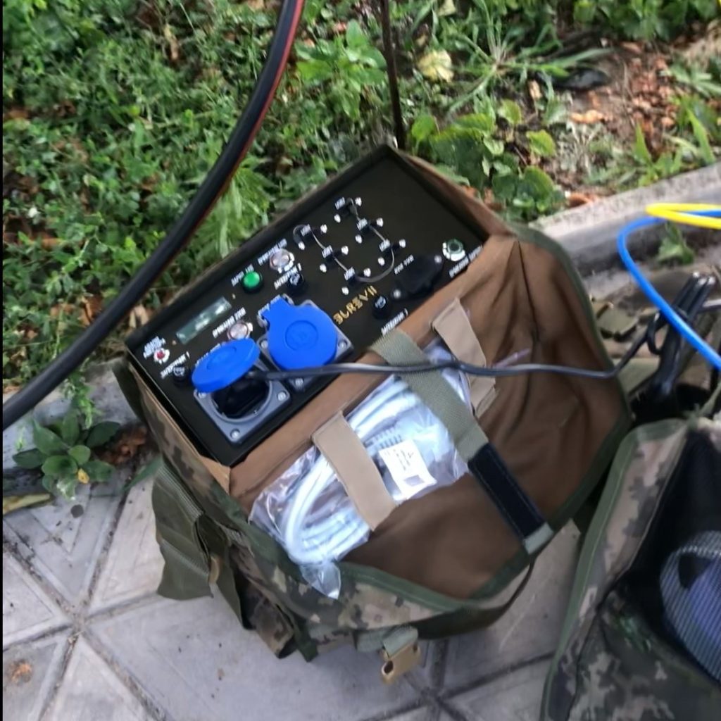 В Козацьке та Веселе, що в 5 км від Каховської ГЕС, волонтери привезли 2 портативні водоочисні системи (ФОТО) 7