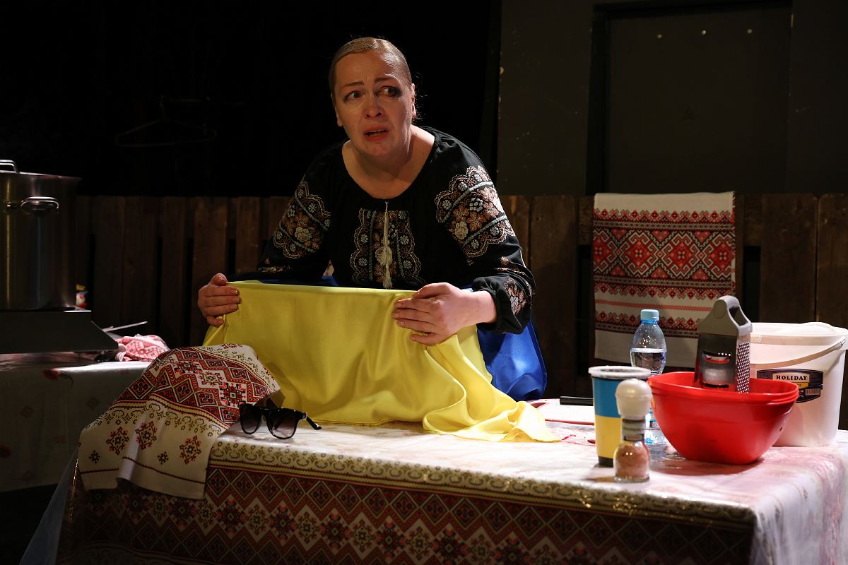 Вистава «Кицька на спогад про темінь»