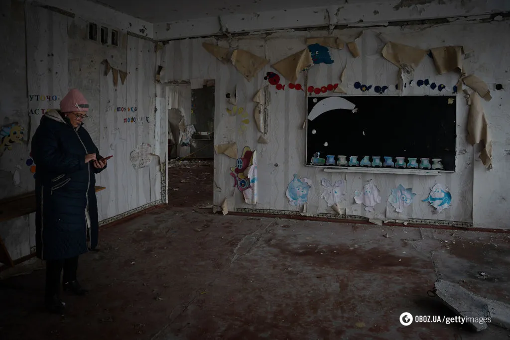 Гра у війну та холодні стіни: як навчаються діти у майже знищеному окупантами Високопіллі на Херсонщині. Фото