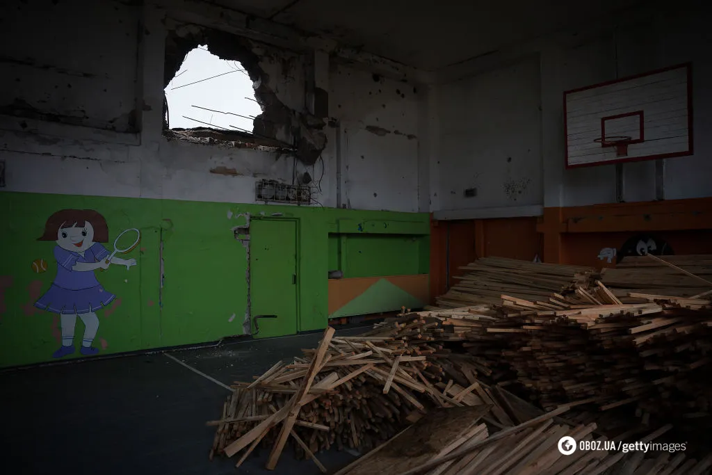 Гра у війну та холодні стіни: як навчаються діти у майже знищеному окупантами Високопіллі на Херсонщині. Фото