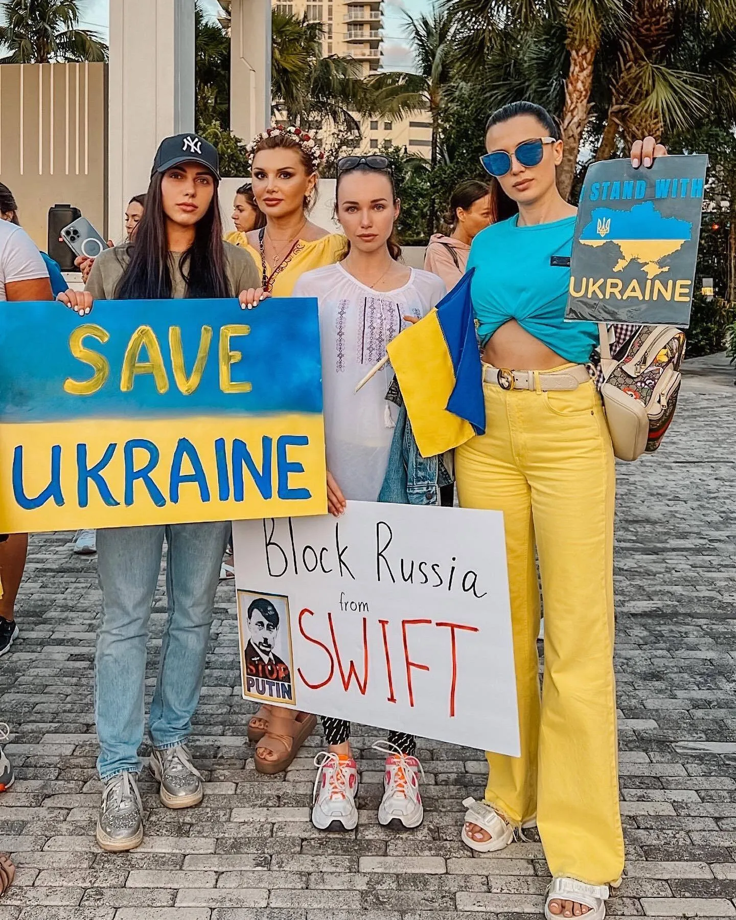 "Я пишаюся собою": переможниця "Місіс Світу 2023" з Херсона пояснила, чому тримала за руки росіянку. Ексклюзив