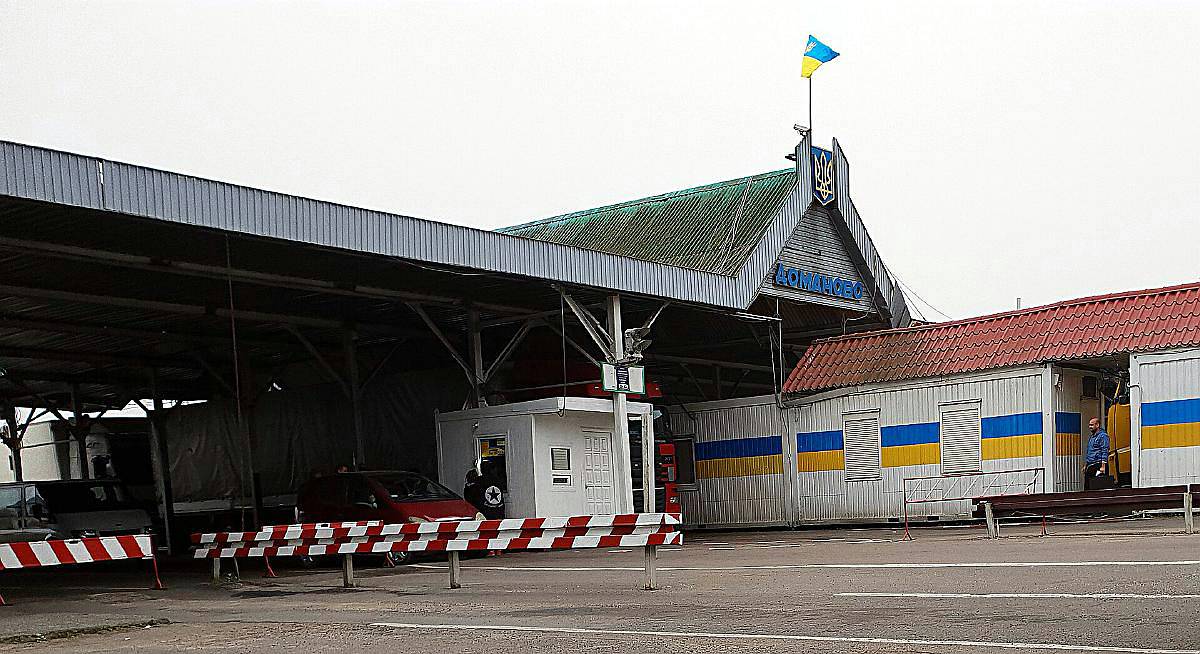 Пункт пропуску Доманово на території України. З білоруського боку розташований пункт пропуску Мокрани