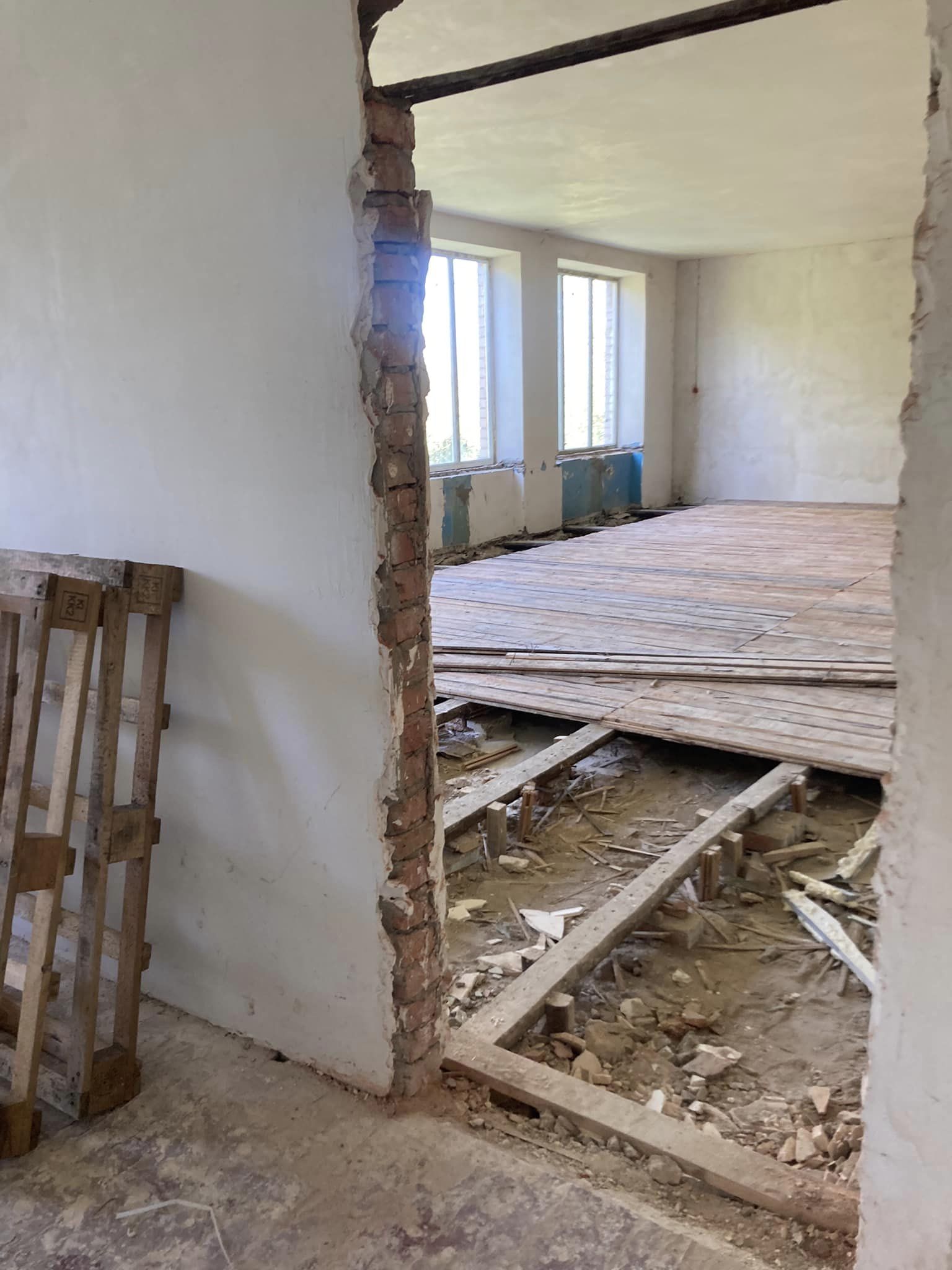 Роботи фактично зупинено: ремонт Малоолександрівської школи саботують