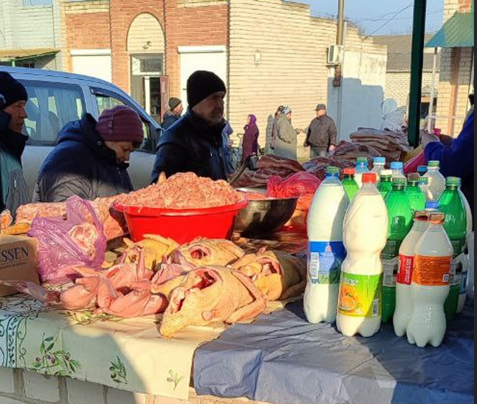 Прилавки з м'ясом та молоком на лівобережжі Херсонщини