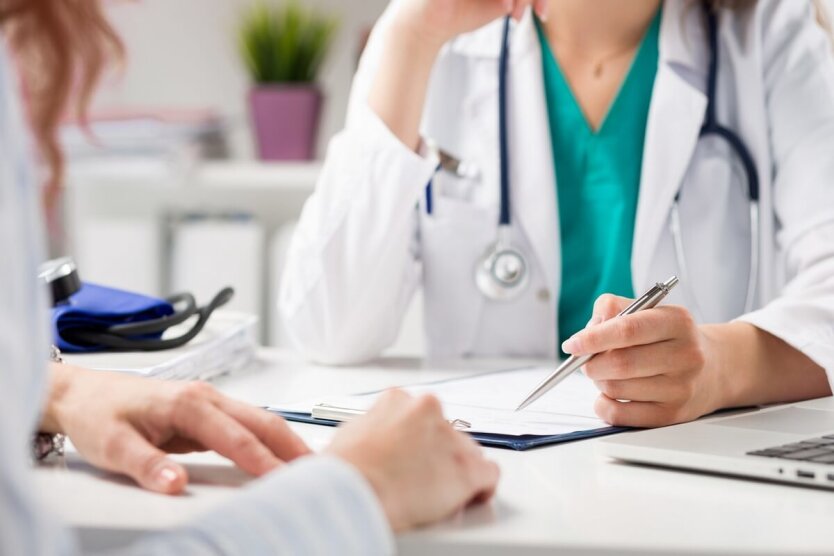 Медик, сімейний лікар