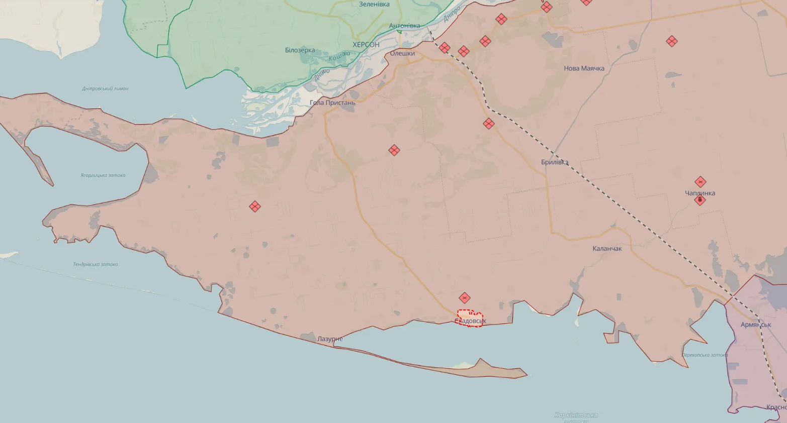 В окупованому Скадовську пролунали вибухи: частина міста залишилась без електрики. Відео