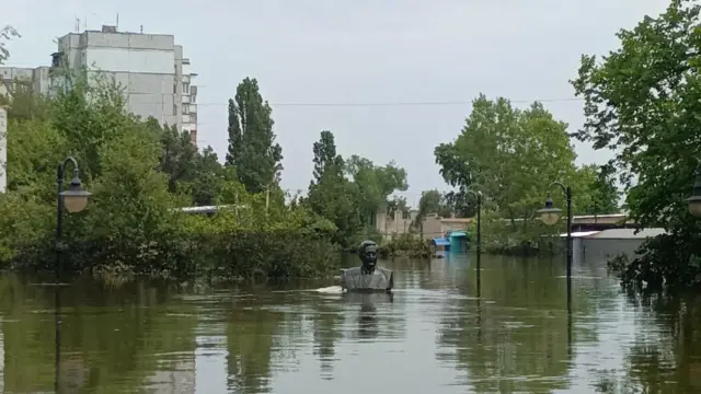 Херсон, Залиті водою вулиці мікрорайону Корабел після підриву Каховської ГЕС, 2023 рік