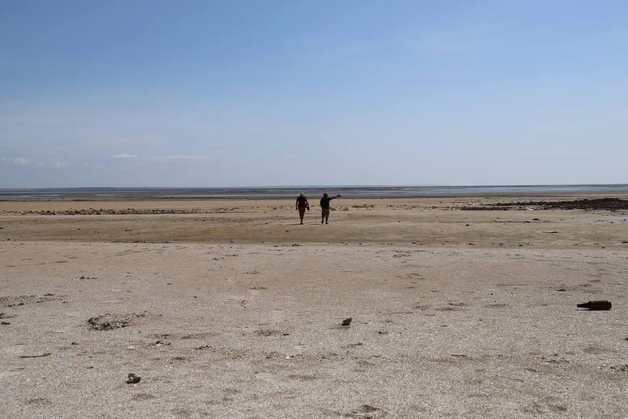 Висохло, як у Африці: у мережі показали, як зараз виглядає Каховське водосховище. Фото і відео