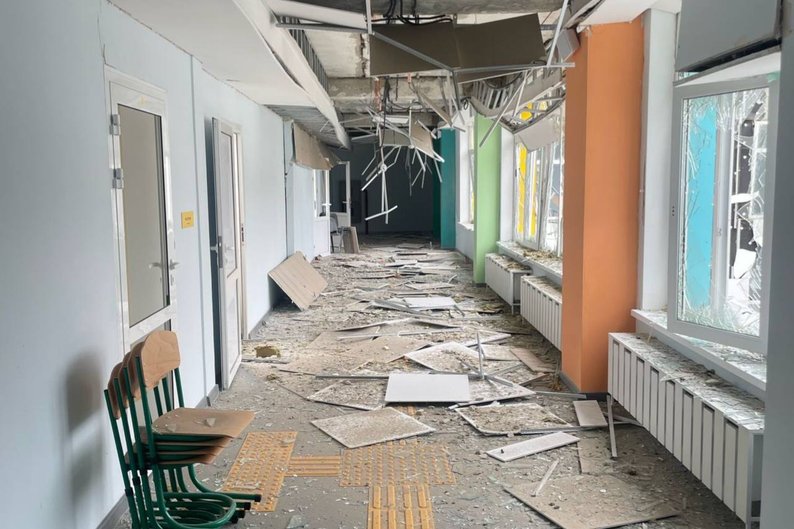 Зруйнована школа в Старому Салтові