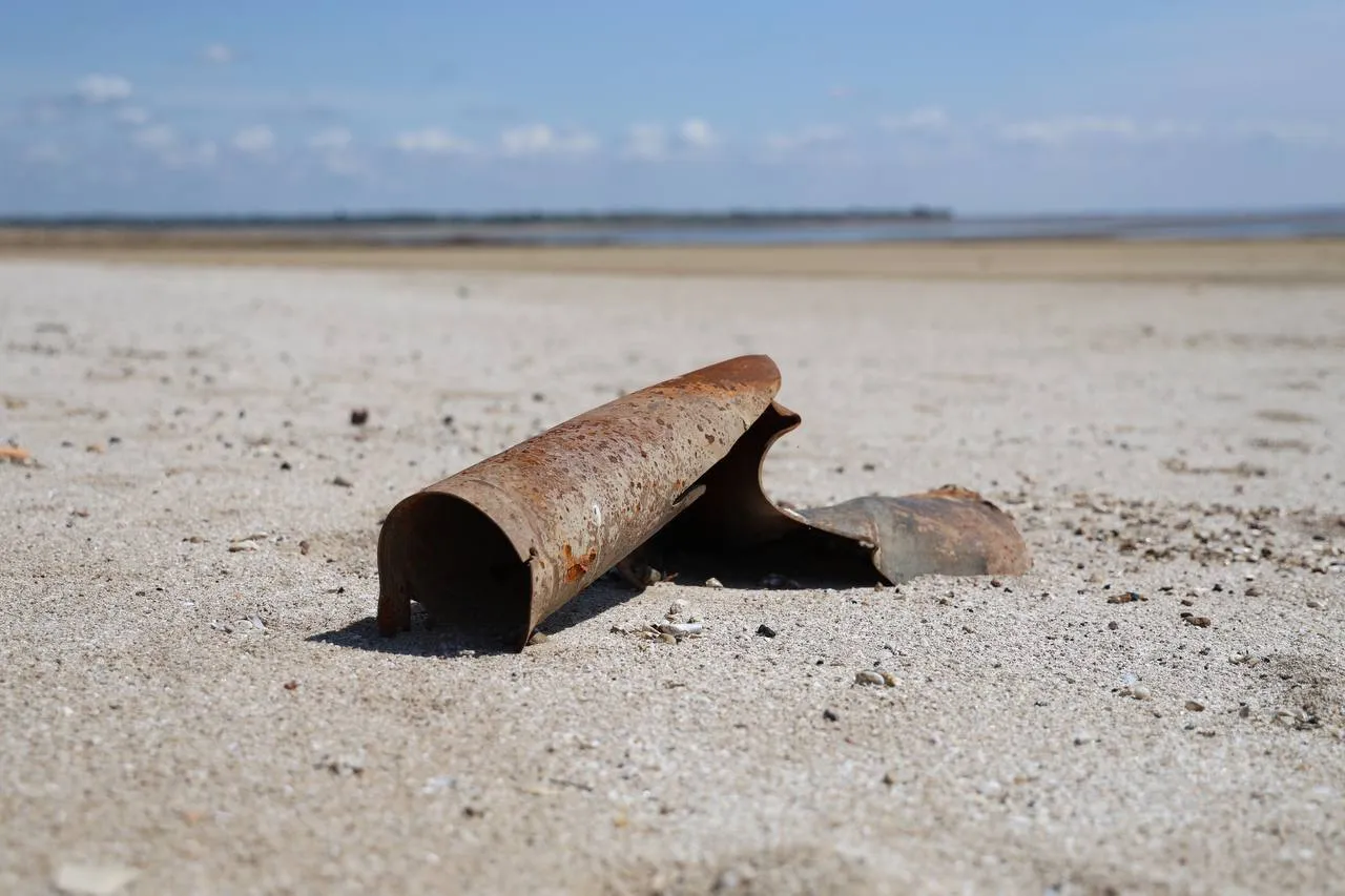 Висохло, як у Африці: у мережі показали, як зараз виглядає Каховське водосховище. Фото і відео