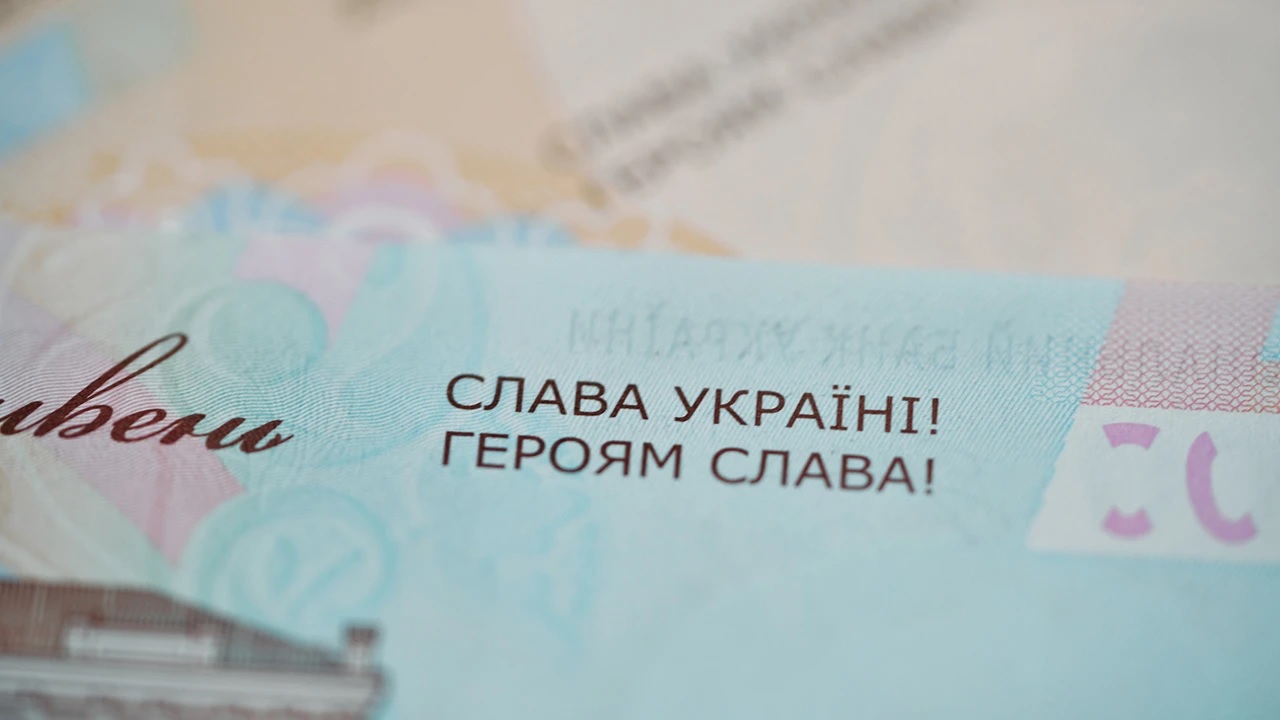 Нацбанк ввів в обіг нові гривні: як виглядають купюри і що робити зі старими Нацбанк ввів в обіг нові гривні: як виглядають купюри і що робити зі старими